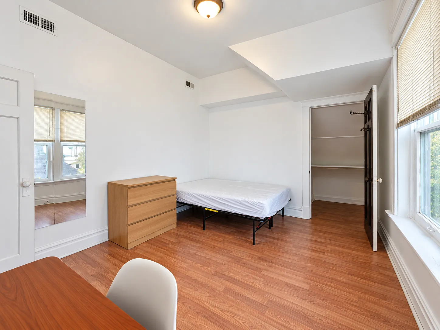 3 bed, 1300 sqft, $1,895 — Photo 3