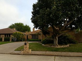7 Cadena Dr, Galveston, TX 77554