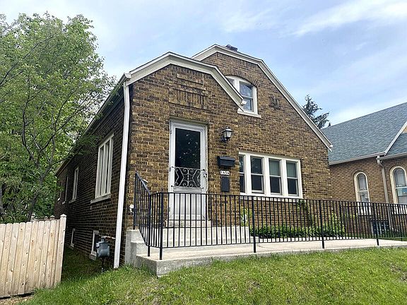 2nd image of 1654 E Newton Ave
