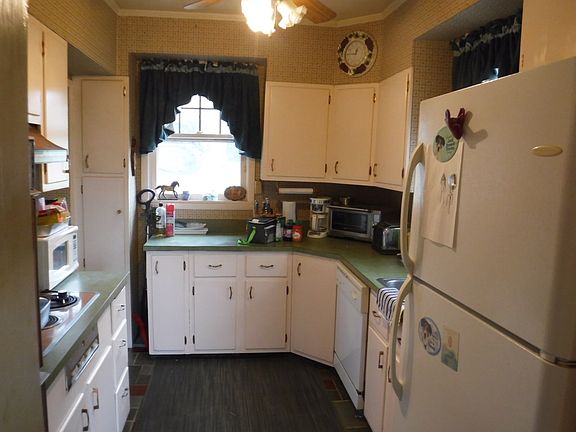 2nd image of 206 Beatty Pl