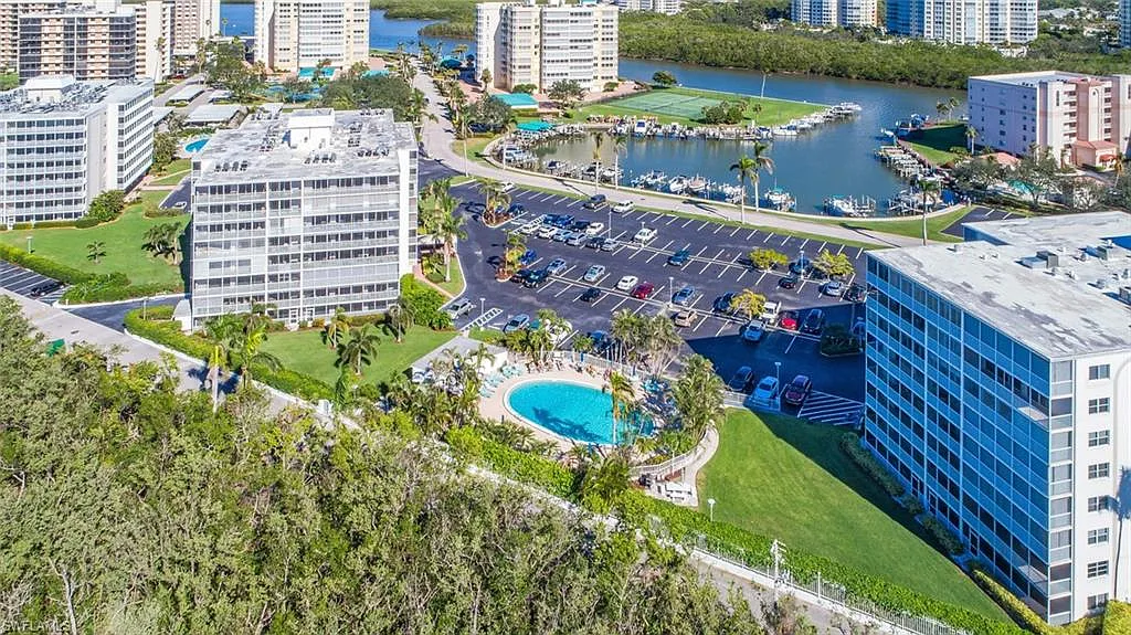 1 bed, 1.0 bath, 810 sqft, $5,000 — Photo 1
