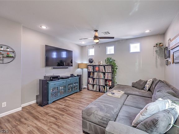 5th image of 422 Lime Grass Ave