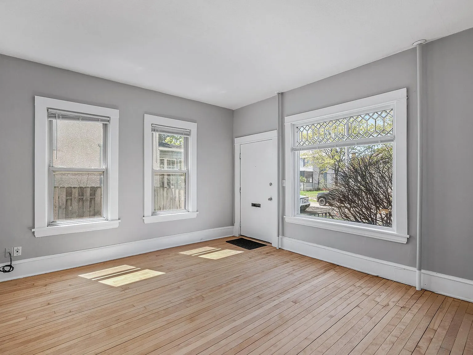 3 bed, 1300 sqft, $1,650 — Photo 3