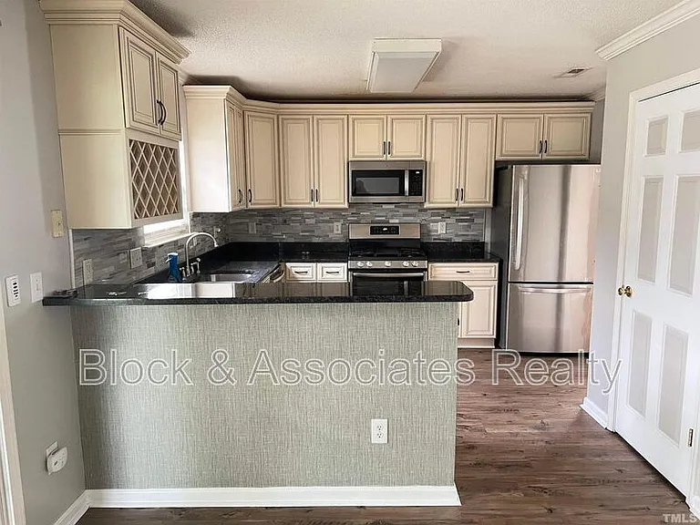 5013 Marathon Ln — Photo 10