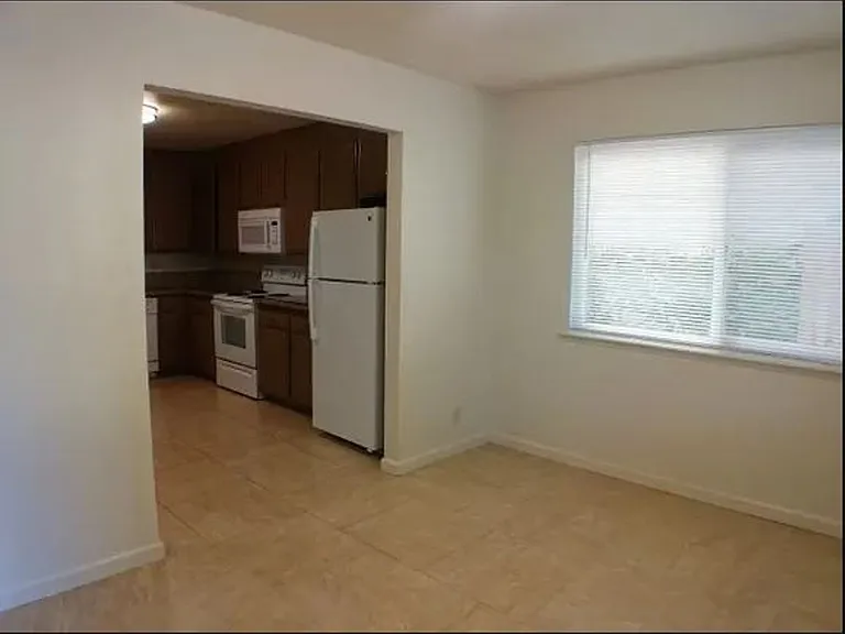 818 W 1st Street — Photo 3