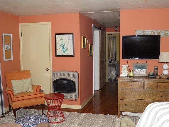 3rd image of 36 Twin Oaks Ln