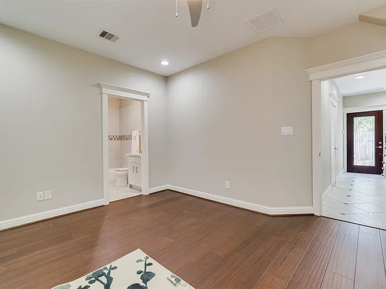 1244 W 26th St — Photo 8
