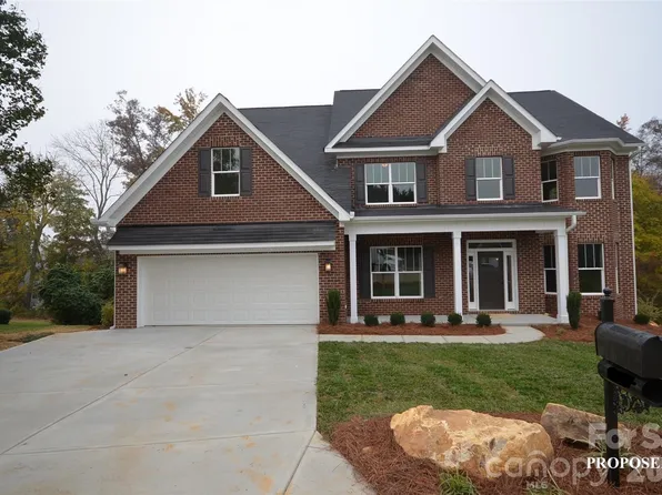 174 Northlake Dr, Statesville, NC 28677