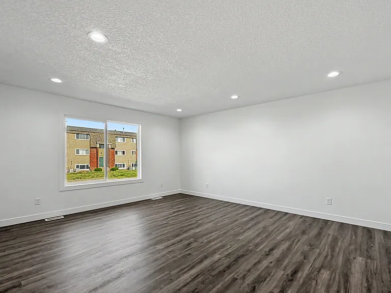 53 West — Photo 23