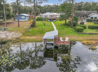 864 Lake Shore Ter, Interlachen, FL 32148