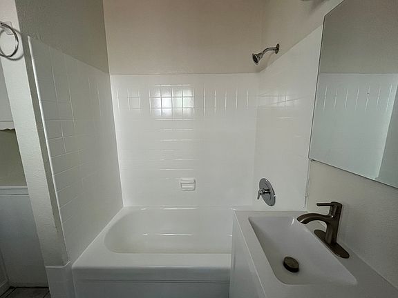 3rd image of 207 S Lillie Ave APT 2