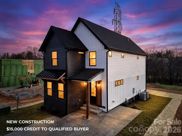 4 S Martha Kate Dr, Hendersonville, NC 28792