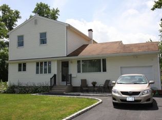38 Hileen Dr, Kings Park, NY 11754