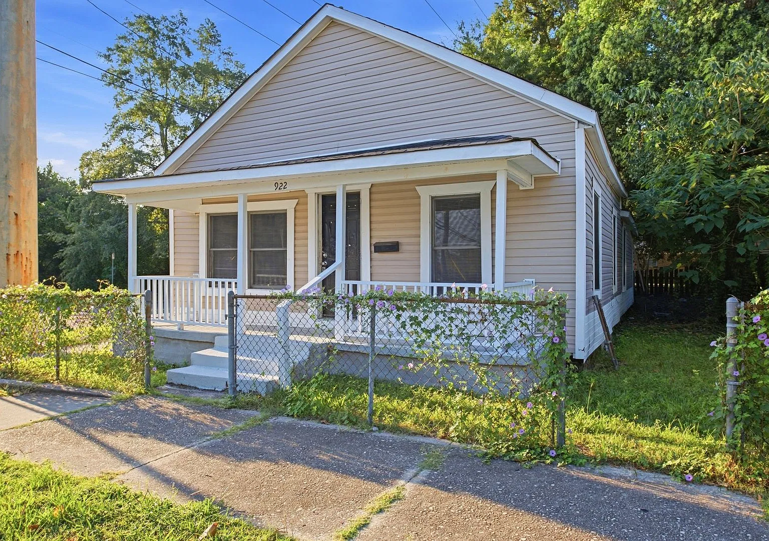 2 Bedroom Home Close to Downtown Wilmington Amenities — Photo 2