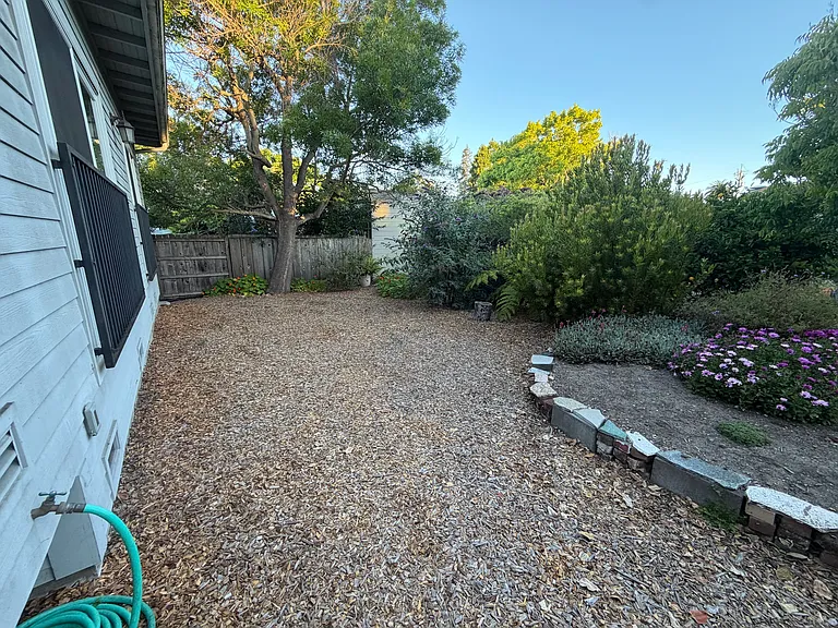 2209 Woolsey St — Photo 12