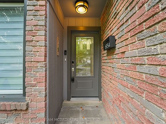 3rd image of 6954 Cadiz Cres