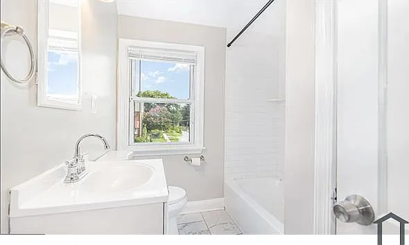 1755 White Oak Ave — Photo 16