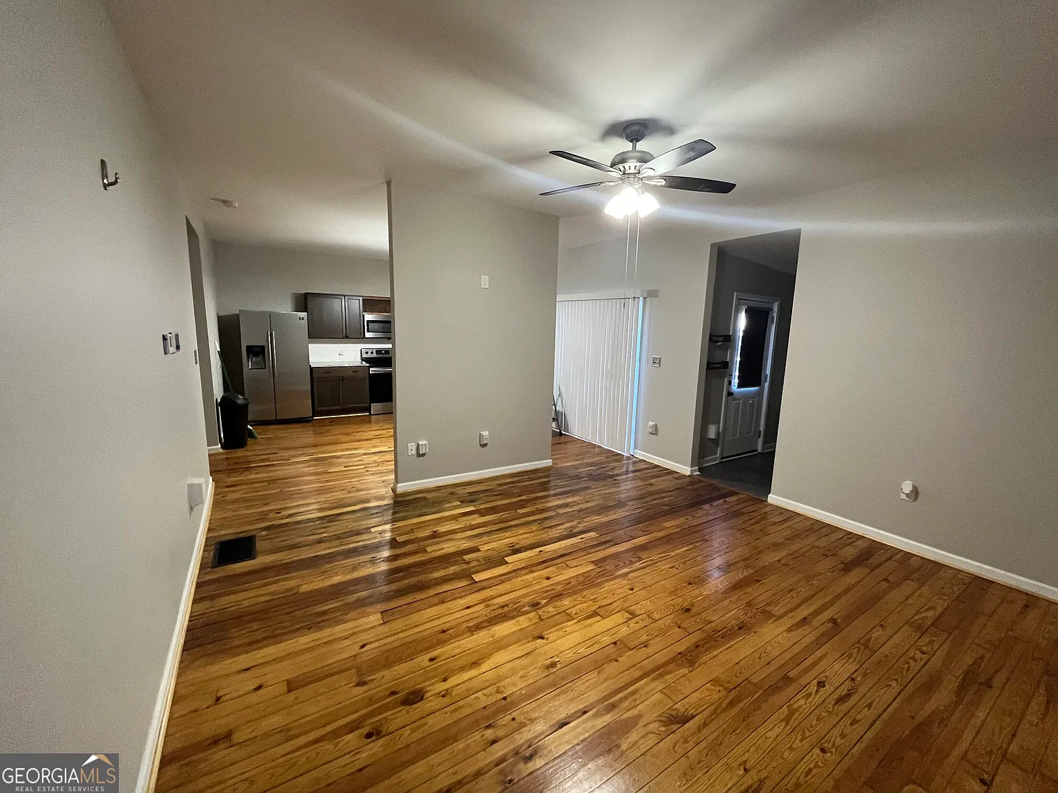 3 bed, 2.5 bath, 1300 sqft, $2,000 — Photo 4
