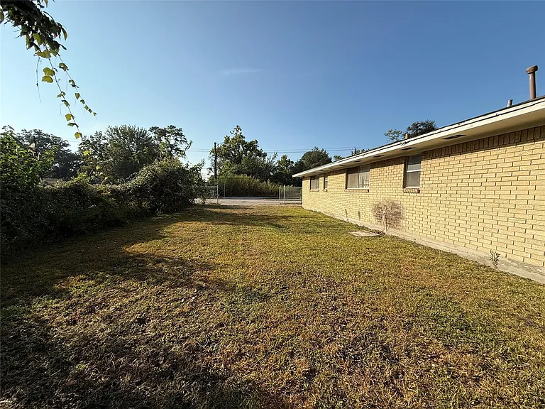 7325 Ley Rd — Photo 43