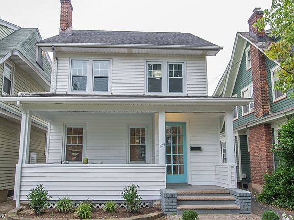 2nd image of 125 Parkway E