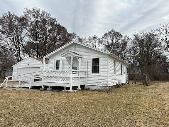 2nd image of 3416 Blackstone Ave