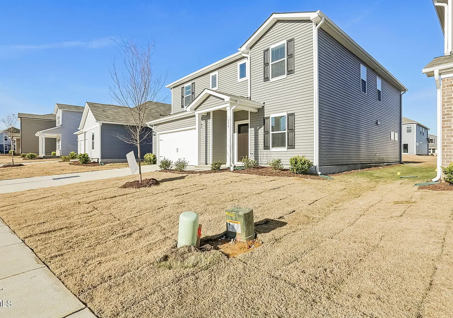 one year old 5b3b 2937sqft SFH for rent — Photo 4