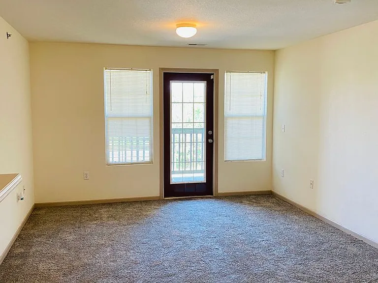 913 Westridge Dr #8 — Photo 2