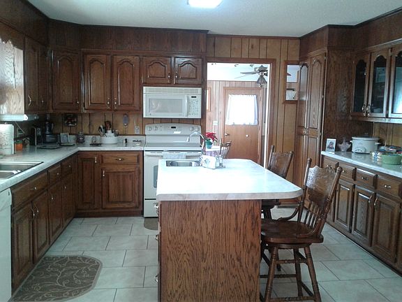 large kitchen w/island