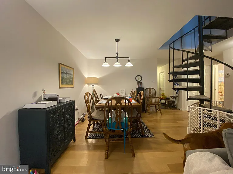 240 Valley Stream Ln — Photo 8