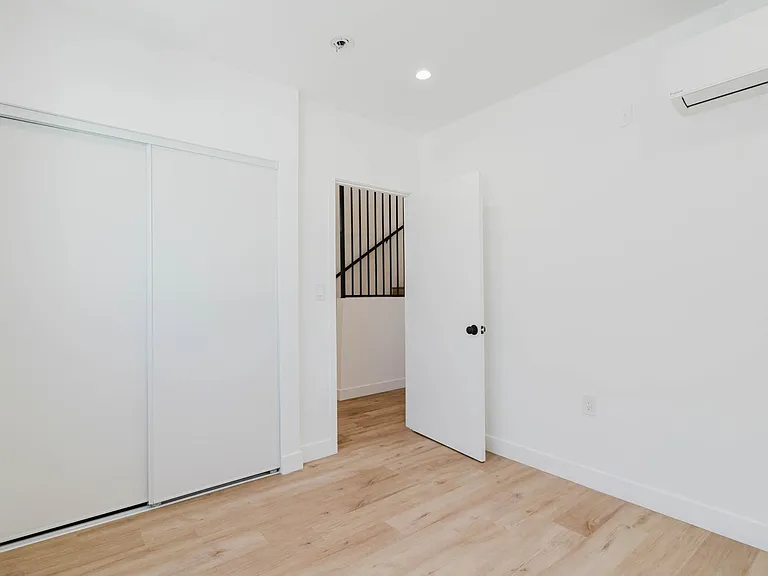 5654 1/2 Cartwright Ave — Photo 21