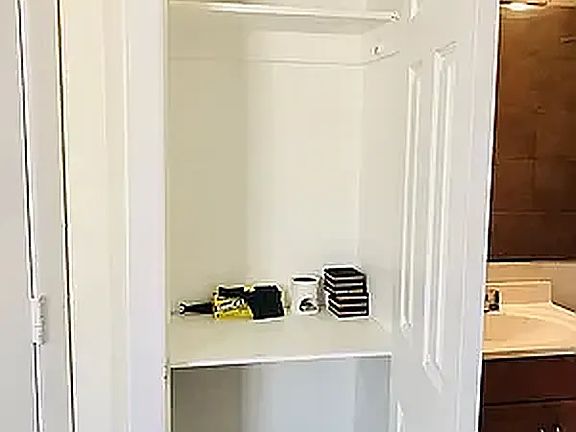 5th image of 3632 32nd St APT 1R