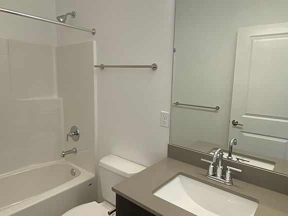 5th image of 5200 22nd Ave NE #101