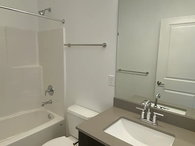 5200 22nd Ave NE #4 — Photo 10