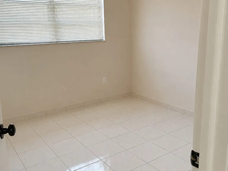 10881 SW 24th Ter — Photo 6