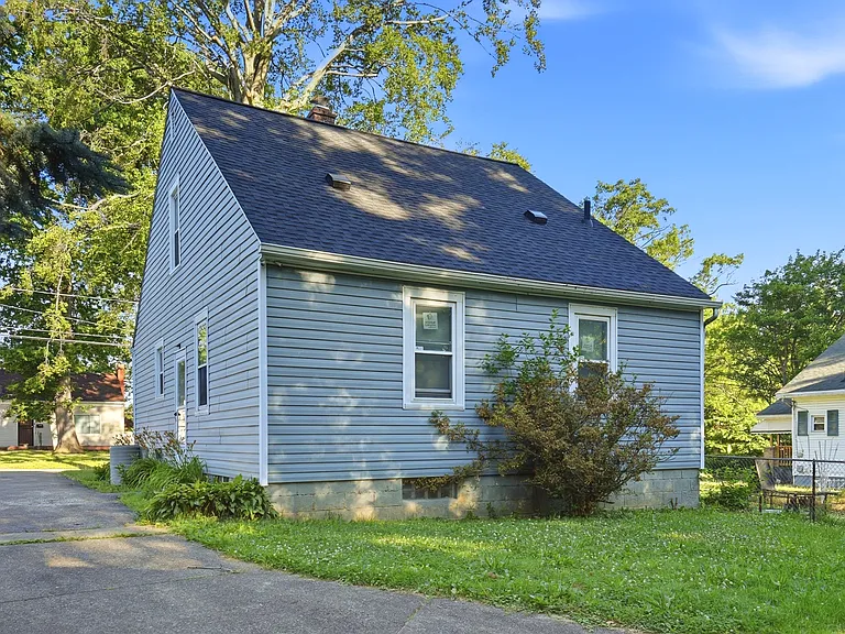 1037 Hardesty Blvd — Photo 2