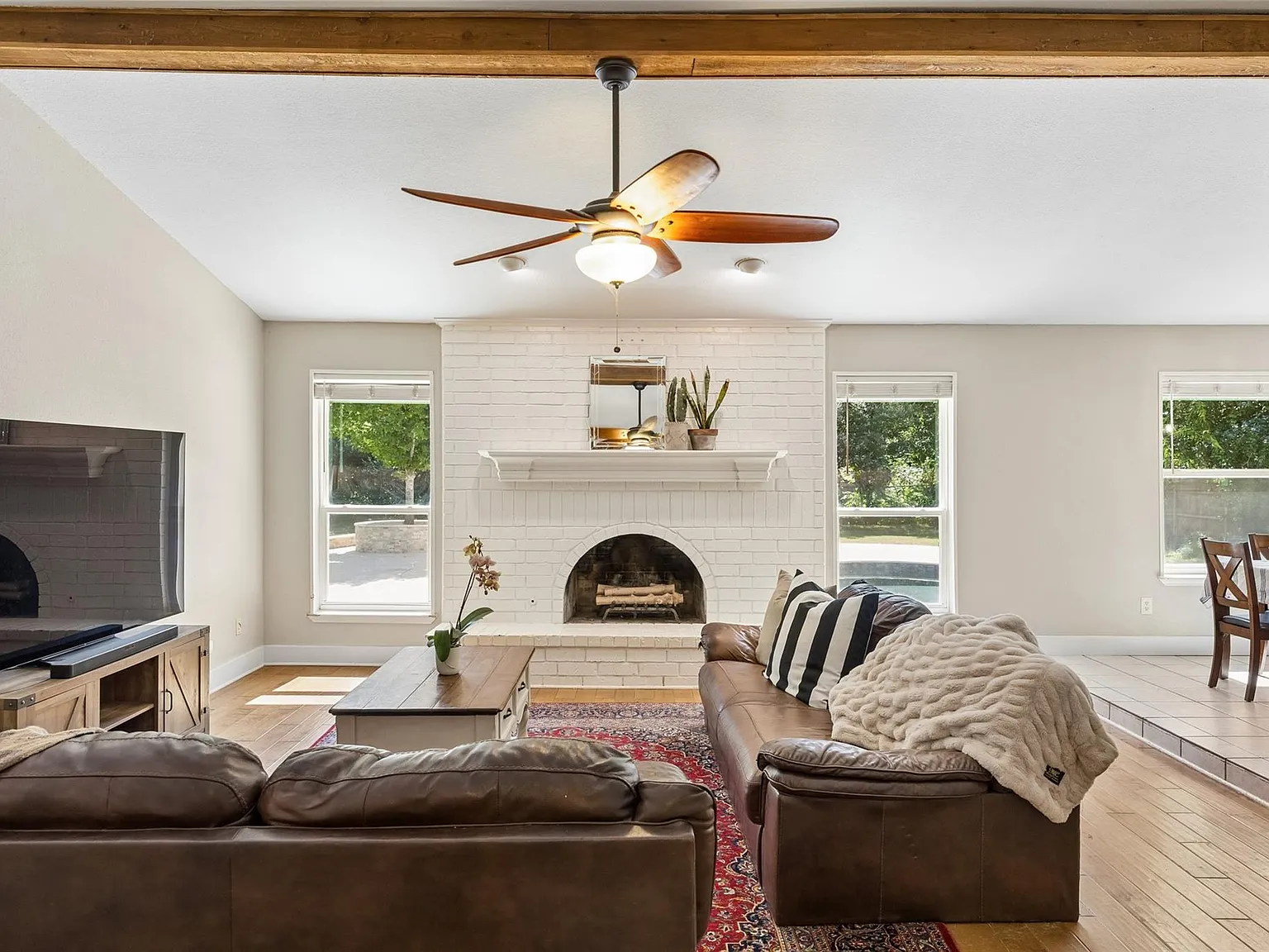 3 bed, 1954 sqft, $3,700 — Photo 3