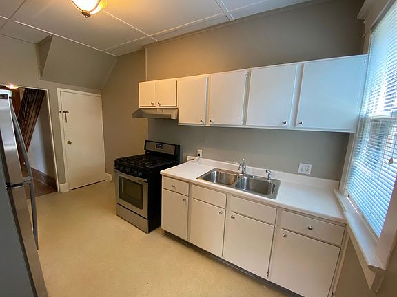5th image of 77-79 W Hubbard Ave