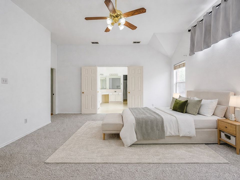 1st image of 304 Mimosa Dr