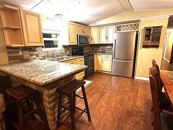 5th image of 7133 Cameron Rd