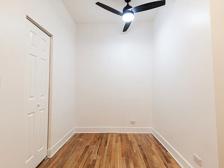 1742 N California Ave #1R — Photo 2