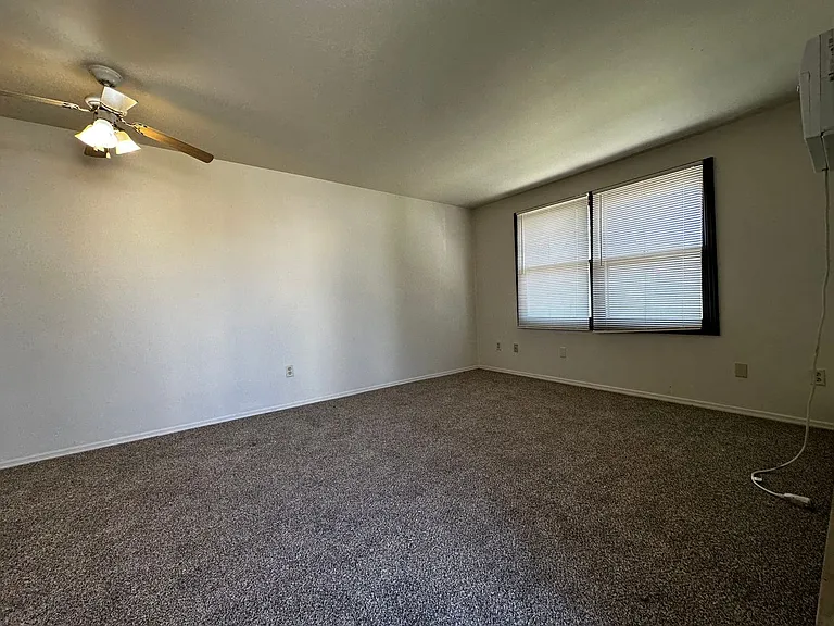 420 S Maple Ave — Photo 8