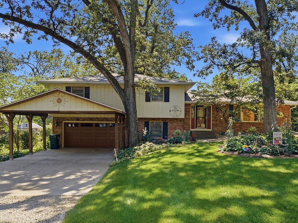 1st image of 4 Timberlane Dr