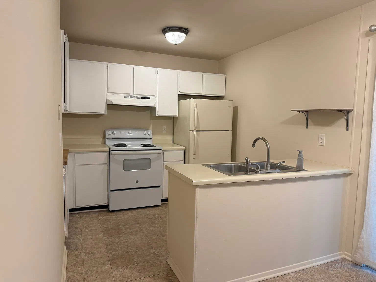 2 bed, 805 sqft, $1,400 — Photo 3