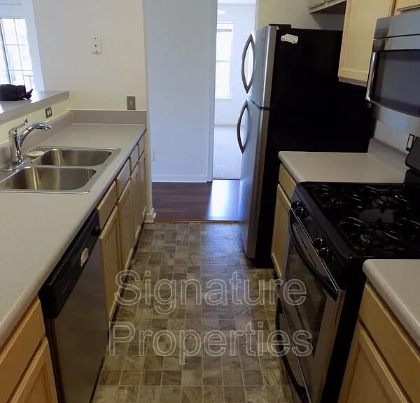 801 Brassie Ln #J — Photo 3