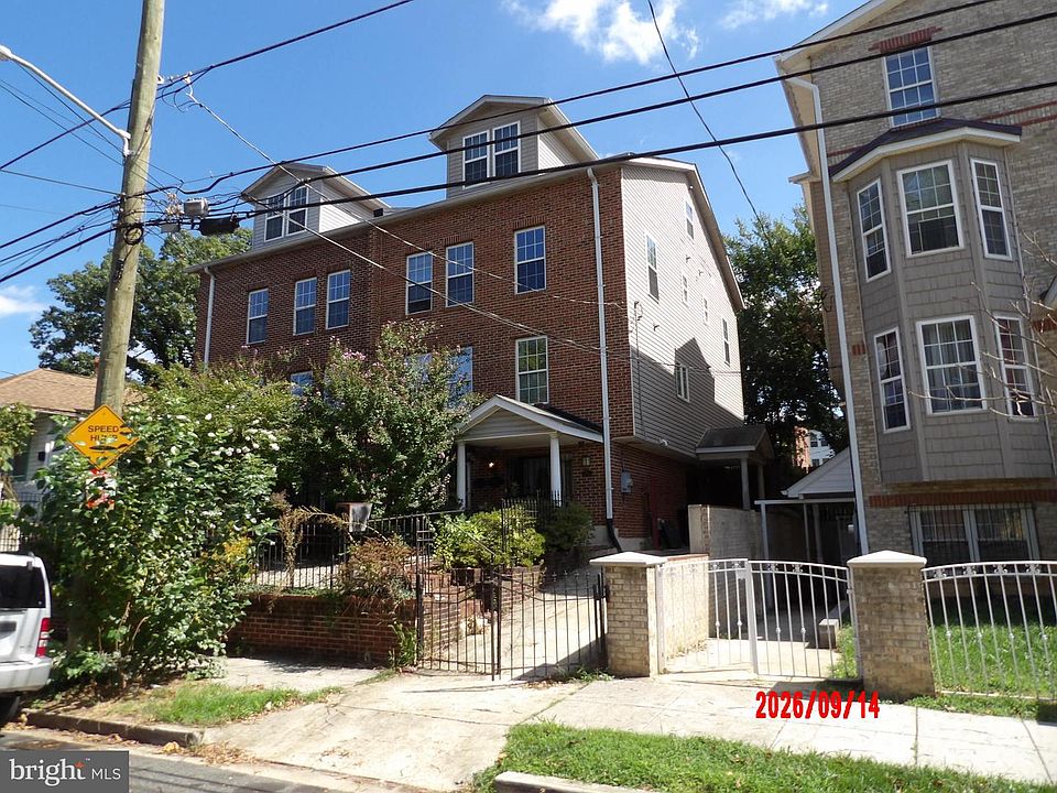1st image of 223 56th Pl NE