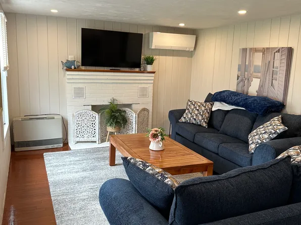 8 Woodbridge Rd, Wells, ME