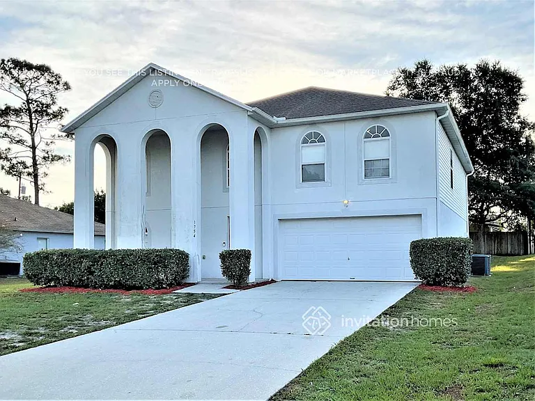 1754 McFarlane Ave — Photo 2