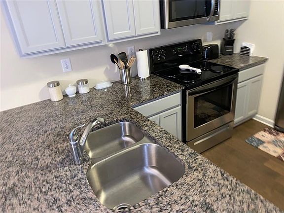 5th image of 3940 Nixon Grove Dr