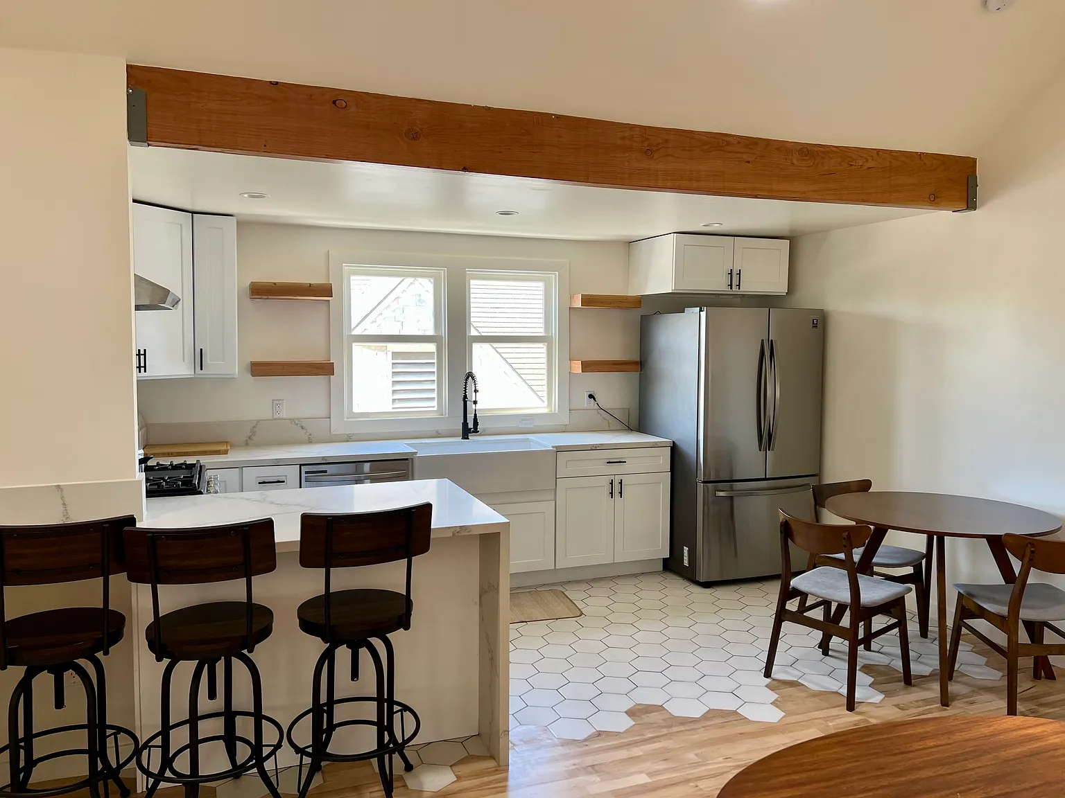 4 bed, $5,795 — Photo 2