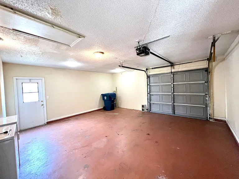 5571 Mariner Blvd — Photo 11